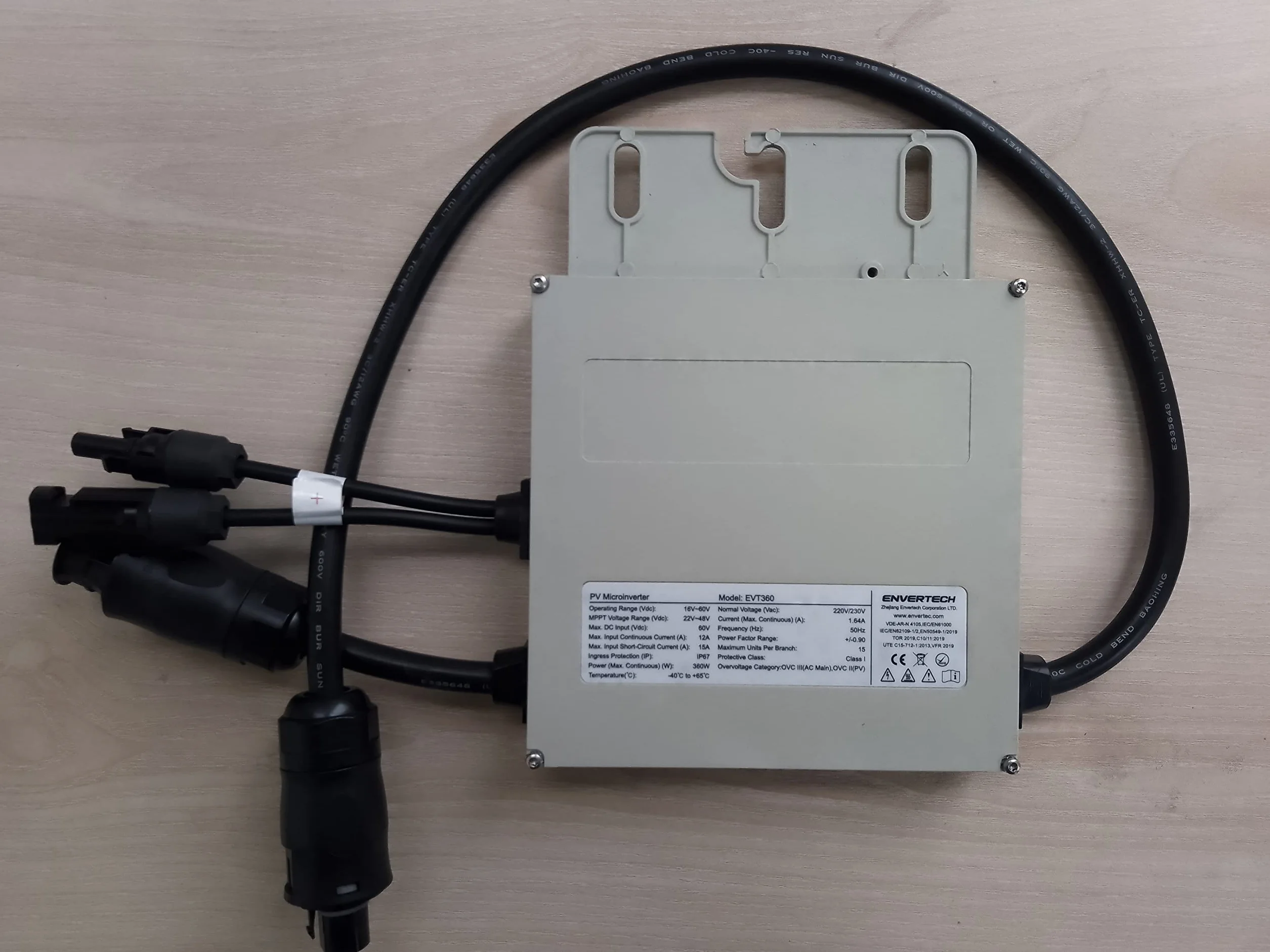 360W Micro-onduleur Solaires Envertech EVT360, Micro Inverter DC 16V-60V à AC 220V-230V, pour Panneaux Solaires ou Petites Èoliennes (EVT360)